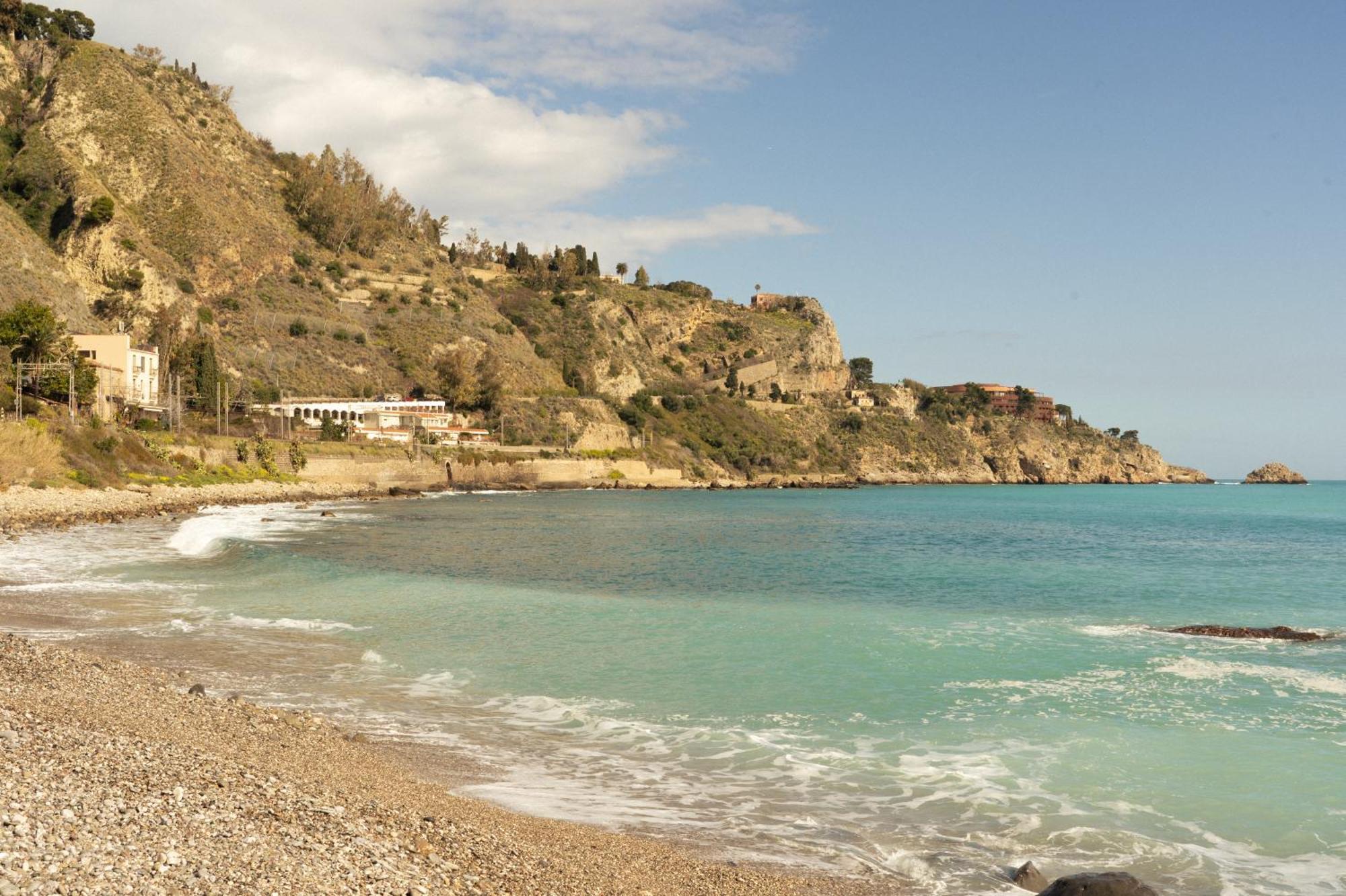 Johnny'S Suites Taormina Beach Bay Экстерьер фото
