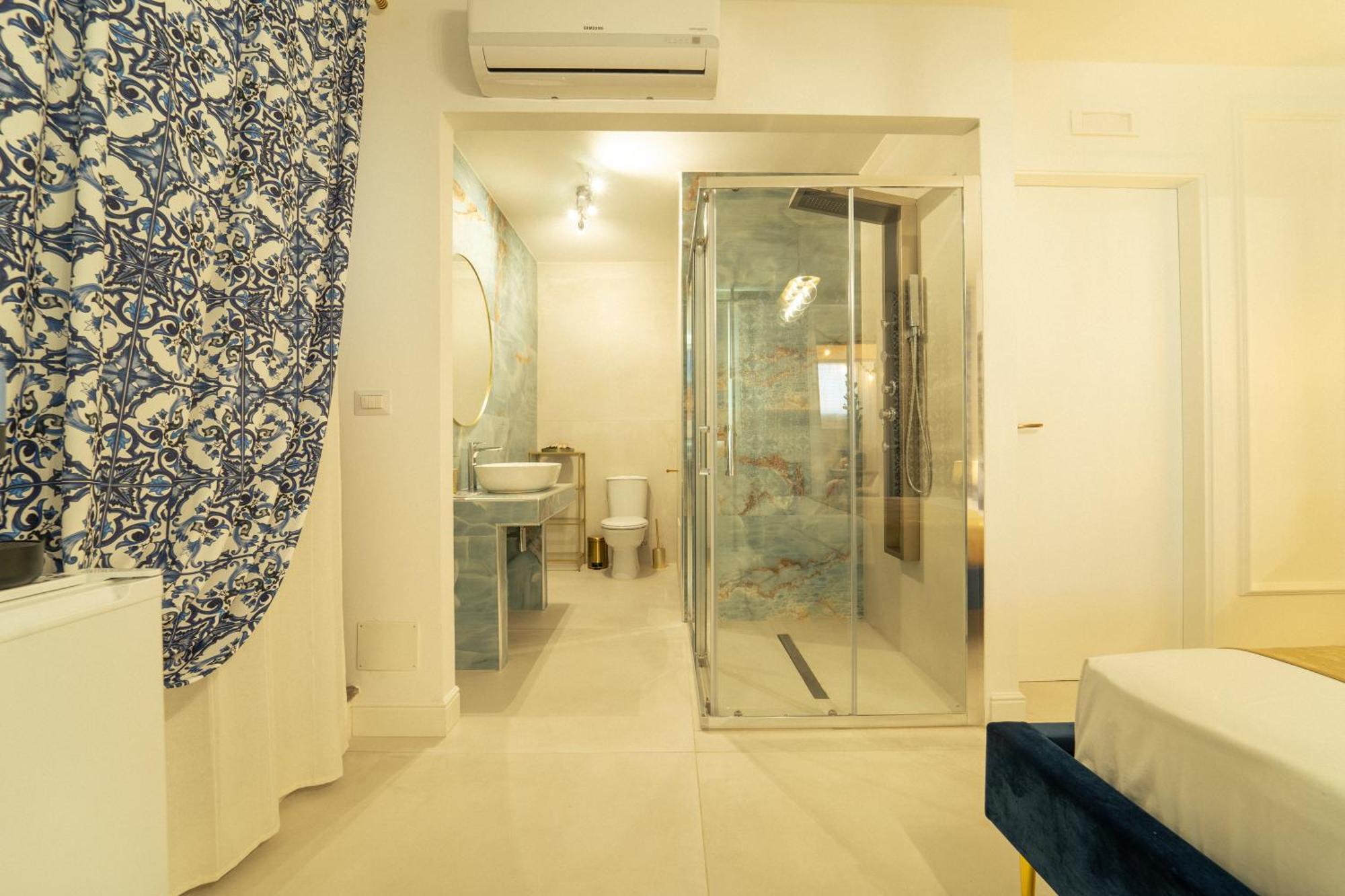 Johnny'S Suites Taormina Beach Bay Экстерьер фото