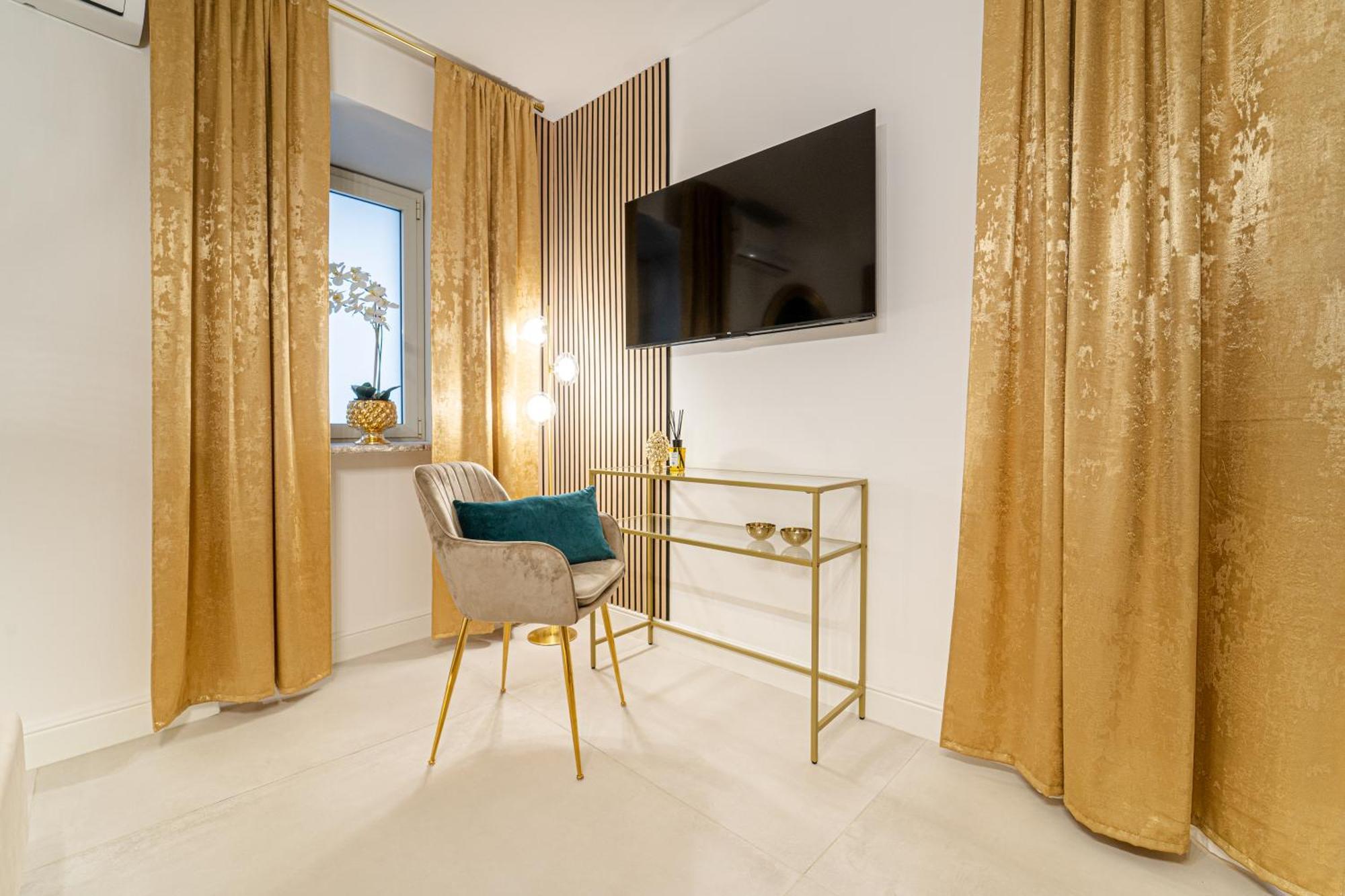 Johnny'S Suites Taormina Beach Bay Экстерьер фото