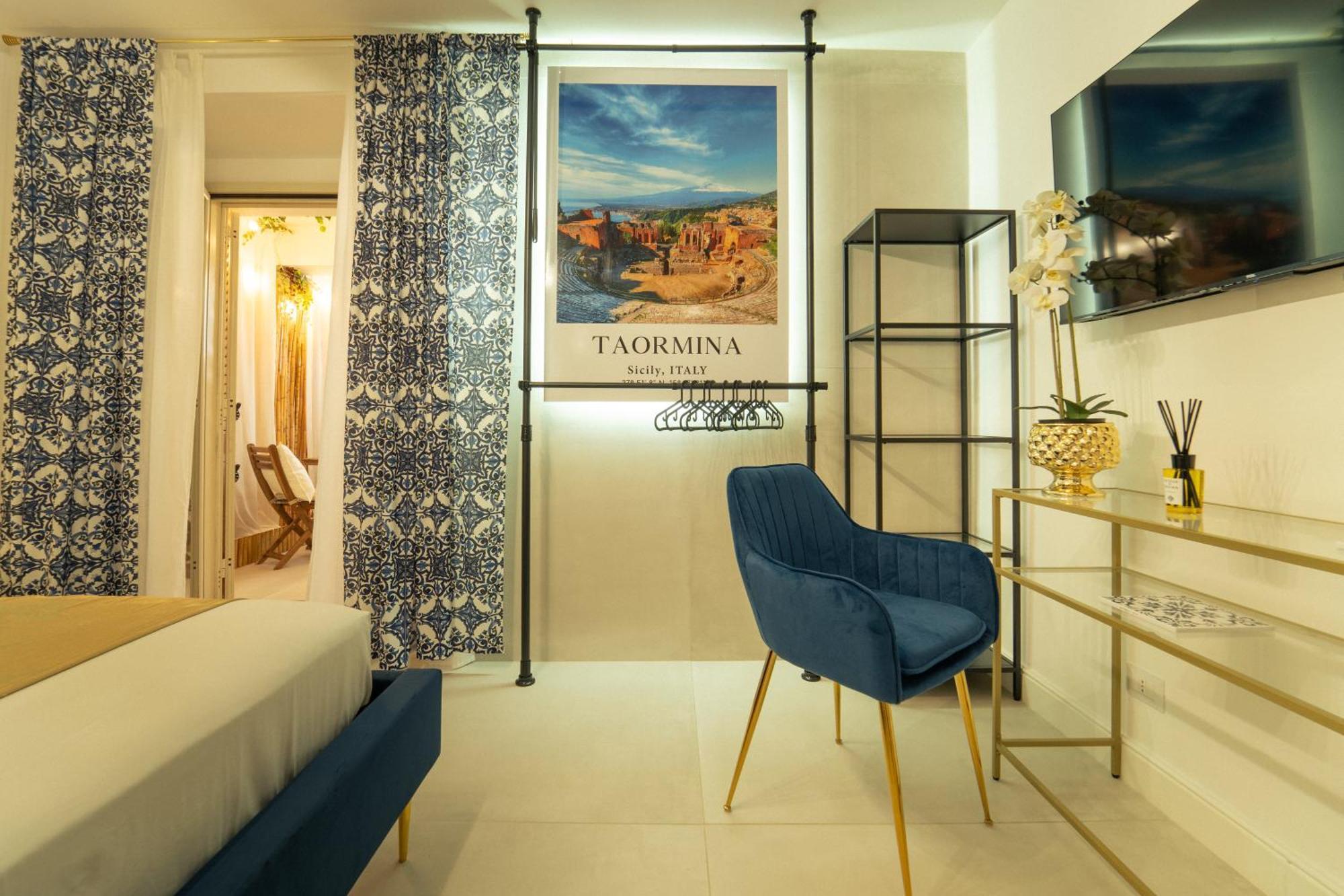 Johnny'S Suites Taormina Beach Bay Экстерьер фото