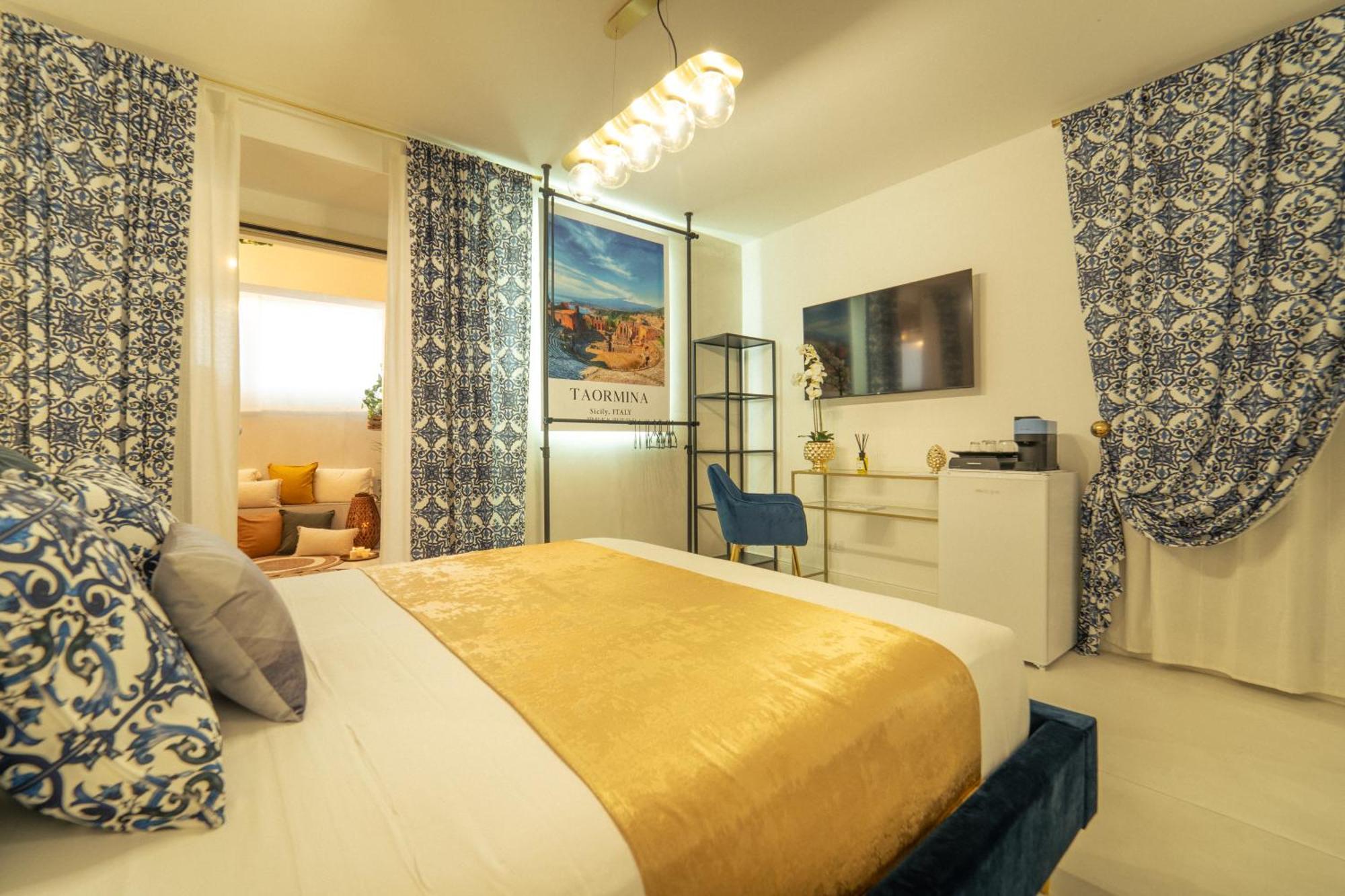 Johnny'S Suites Taormina Beach Bay Экстерьер фото